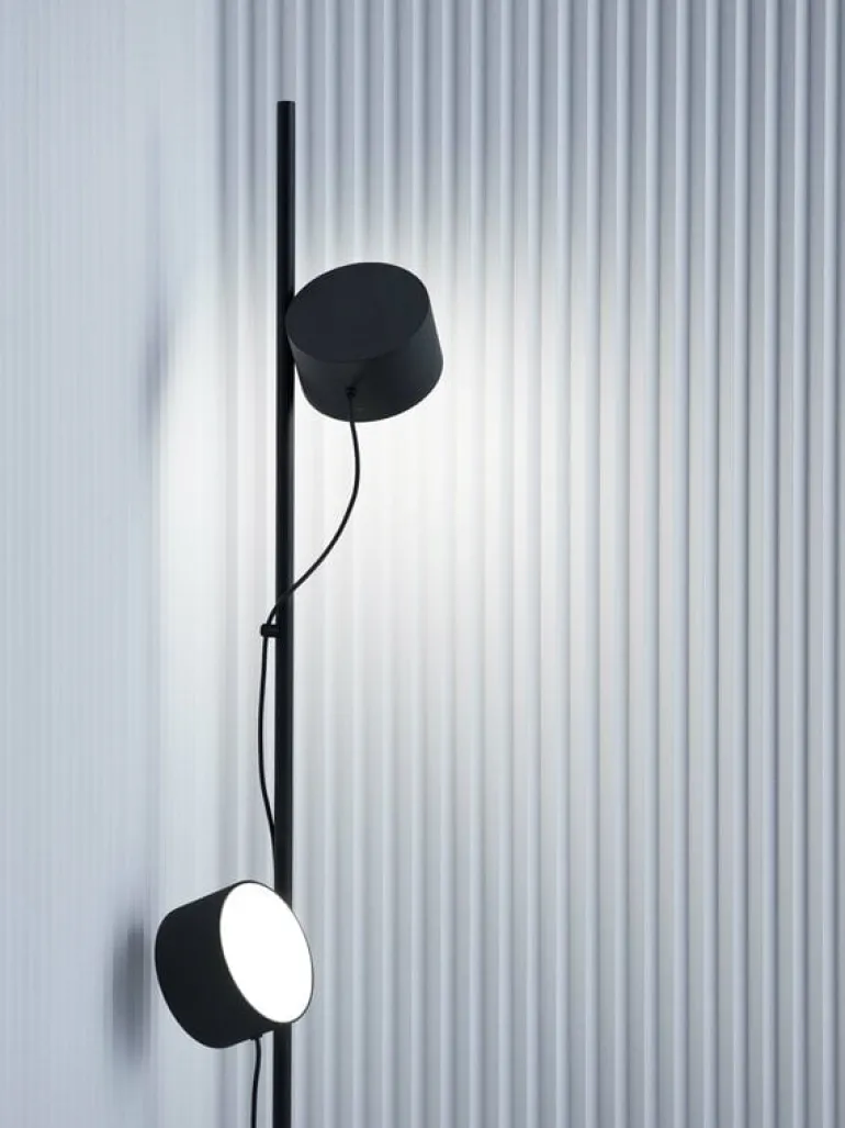 Muuto Post golvlampa, svart
