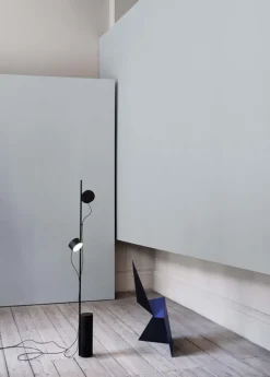 Muuto Post golvlampa, svart