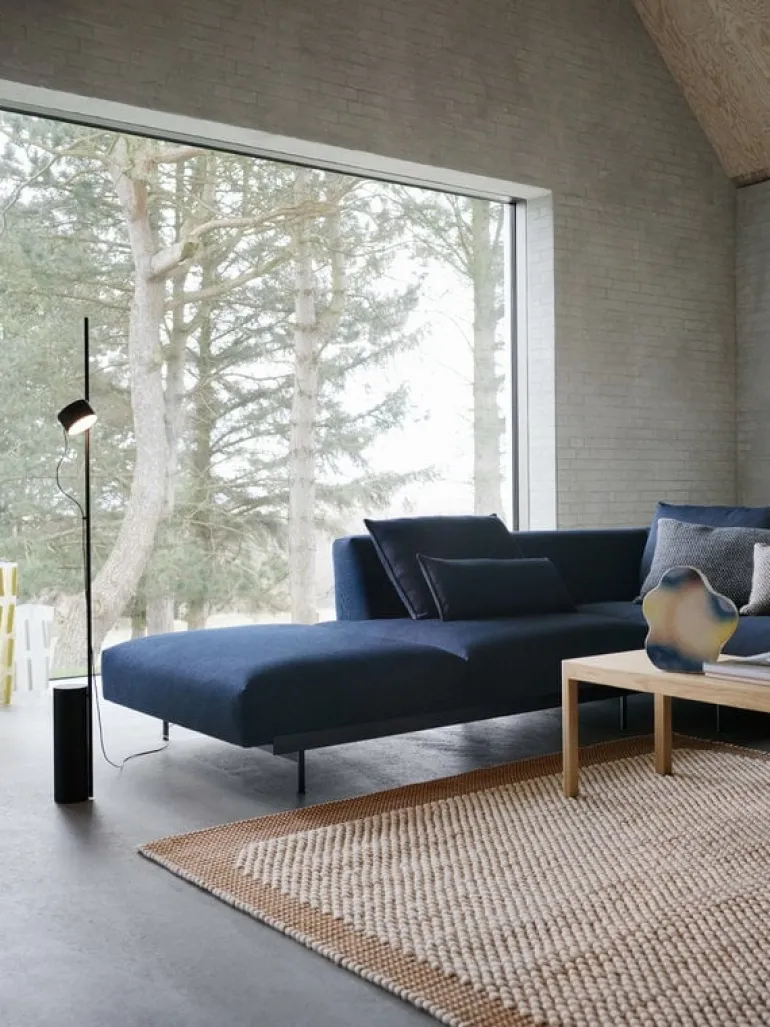 Muuto Post golvlampa, svart