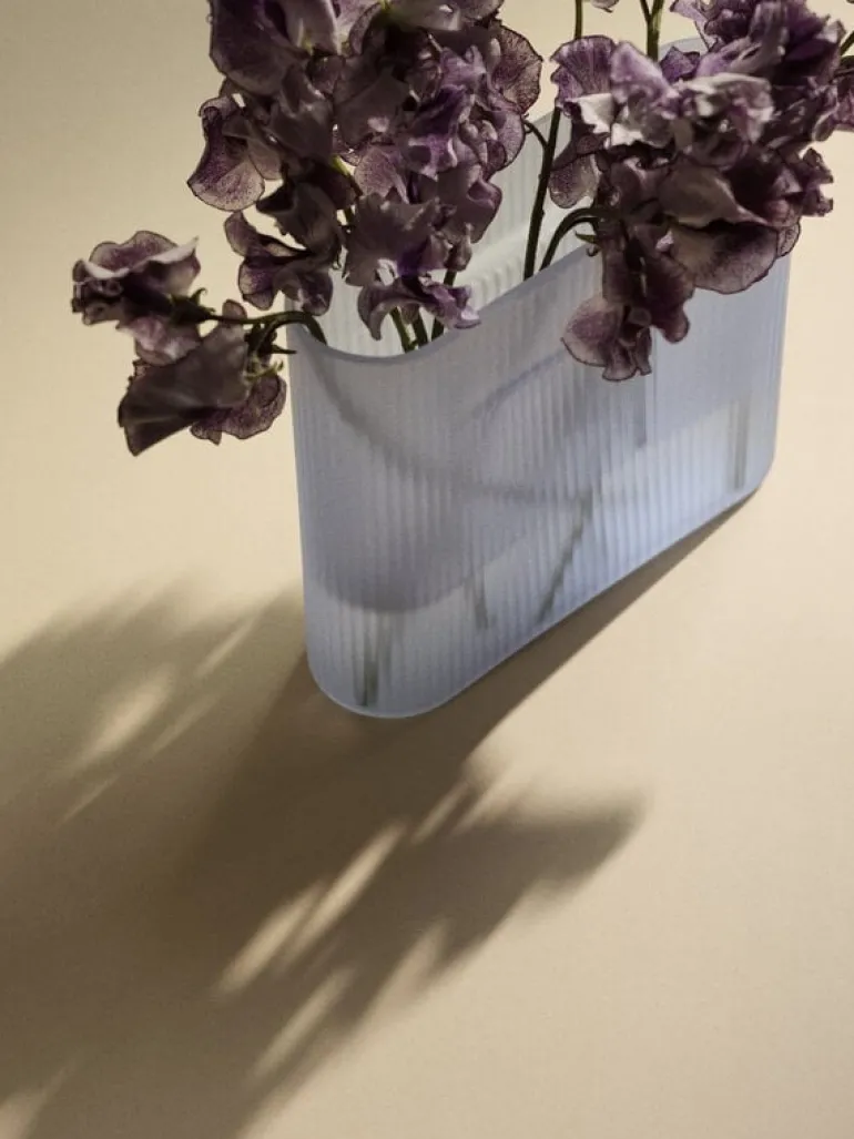 Muuto Ridge vas, 16,5 cm, ljusblå frostat glas