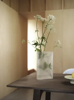 Muuto Ridge vas, 35 cm, vit frostat glas