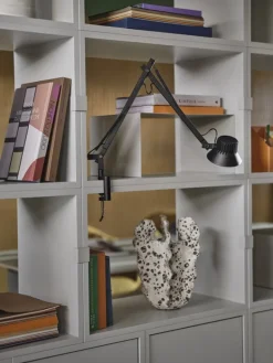 Muuto Stacked hyllmodul med lucka, medium, ljusgrå