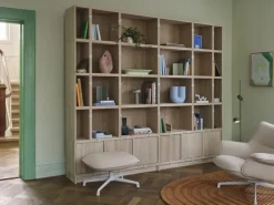 Muuto Stacked hyllmodul med lucka, medium, ek