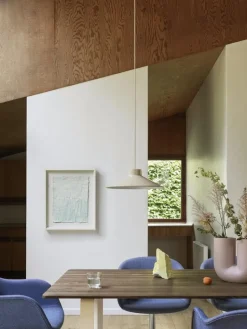 Muuto Top pendellampa, 36 cm, djupröd