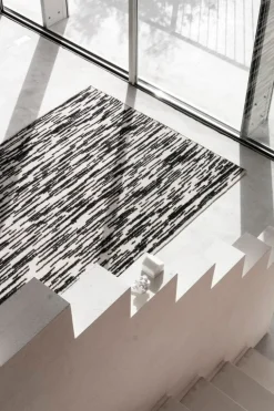 Nanimarquina Doblecara 1 matta, svart - naturvit