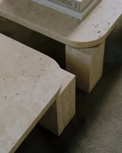 New Works Atlas soffbord, 82 x 82 cm, ofylld travertin