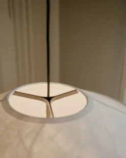 New Works Kite pendellampa, 55 cm, vit