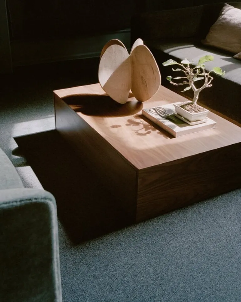 New Works Mass High soffbord med låda, valnöt