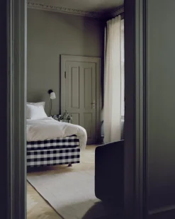 New Works Material vägglampa, opalglas