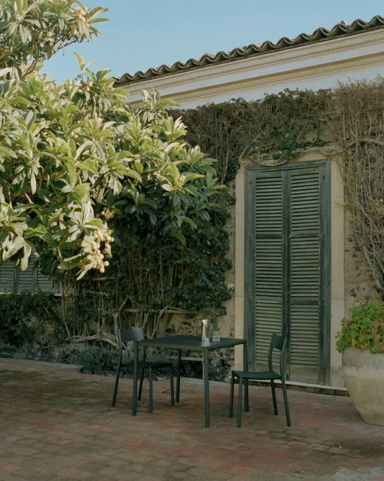 New Works May bord, 85 x 85 cm, mörkgrön