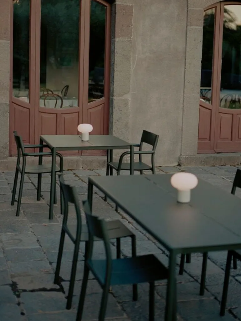 New Works May bord, 85 x 85 cm, mörkgrön