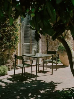 New Works May bord, 85 x 85 cm, mörkgrön