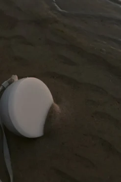 New Works Sphere bärbar lampa, varm grå