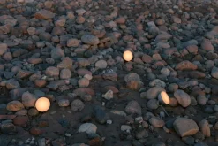 New Works Sphere bärbar lampa, mörk brons