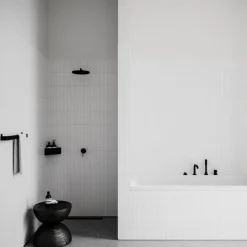 Nichba Shelf Corner badhylla, svart