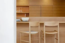 Nikari Akademia High, barstol, 75 cm, lackad ek