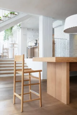 Nikari Akademia High, barstol, 65 cm, lackad ek