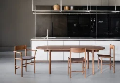 Nikari Akademia stol, lackerad rökt ek