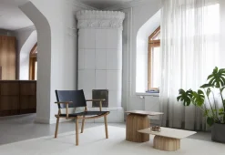 Nikari December fåtölj med armstöd, rökt ek - svart läder