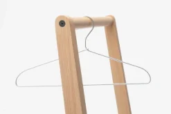 Nikari Skandinavia liten klädhängare, ask