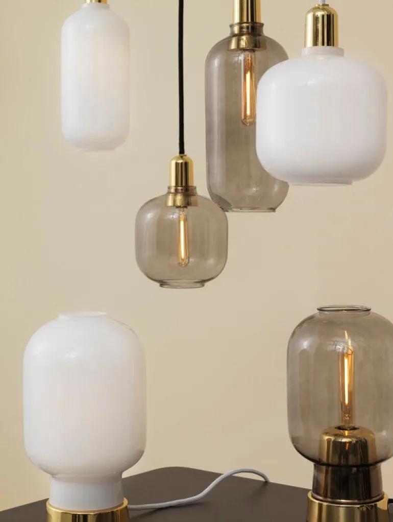 Normann Copenhagen Amp lampa, liten, rök - mässing