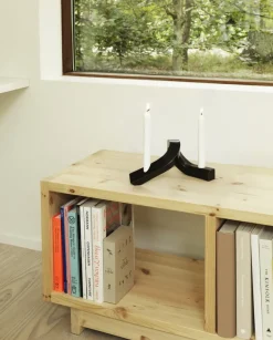 Normann Copenhagen Crooked Two, ljusstake, brons