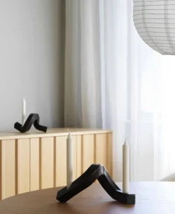 Normann Copenhagen Crooked Two, ljusstake, brons