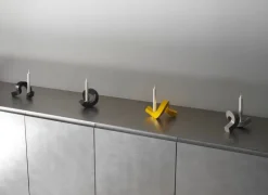 Normann Copenhagen Crooked One, ljusstake, gul