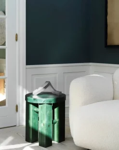 Normann Copenhagen Crooked Two, ljusstake, varmgrå