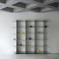 Normann Copenhagen Crooked One, ljusstake, varmgrå