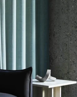 Normann Copenhagen Crooked One, ljusstake, varmgrå