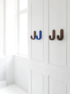 Normann Copenhagen Curve hook väggkrok, valnöt