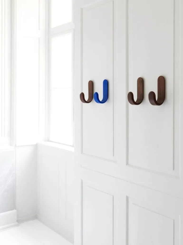 Normann Copenhagen Curve hook väggkrok, valnöt