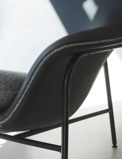 Normann Copenhagen Drape fåtölj, nackstöd, svart läder - Hallingdal 166 - svart