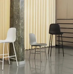 Normann Copenhagen Form barstol 75 cm, stålfot, svart