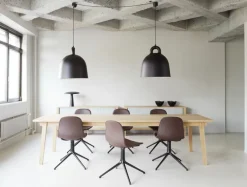 Normann Copenhagen Form Swivel 4L stol, svart - Main Line Flax 20