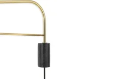 Normann Copenhagen Grant vägglampa 111 cm, mässing