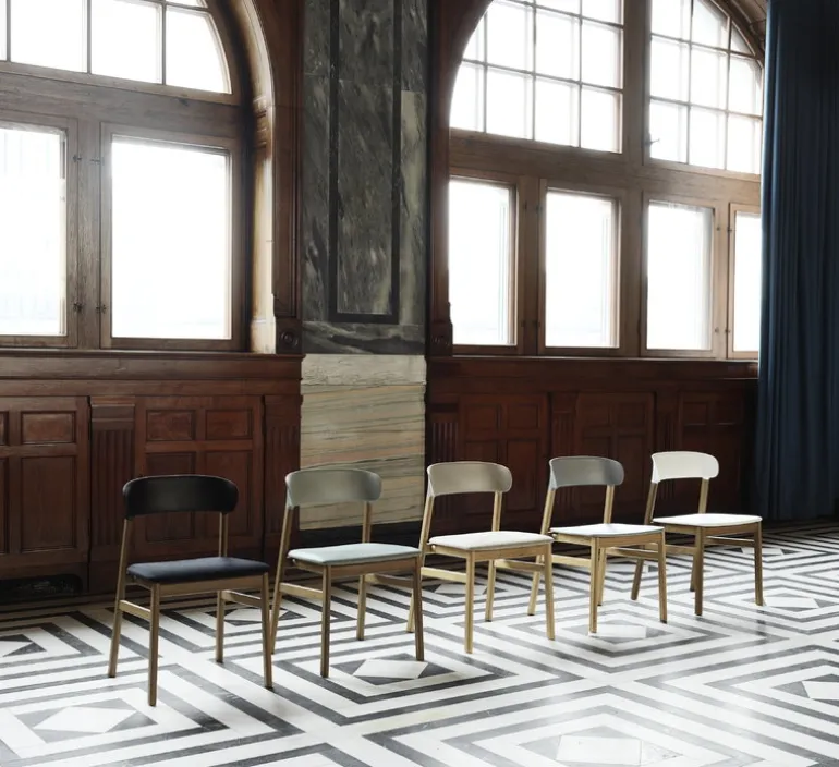 Normann Copenhagen Herit stol, rökt ek - svart