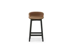 Normann Copenhagen Hyg barstol, 65 cm, svart ek - brandy läder Ultra