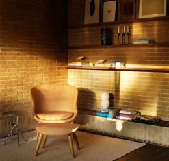 Normann Copenhagen Hyg loungefåtölj, låg, ek - brandyfärgat Ultra-läder