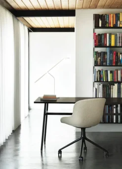 Normann Copenhagen Hyg stol med 4 hjul, svängbar, aluminium - brandy läder Ultra