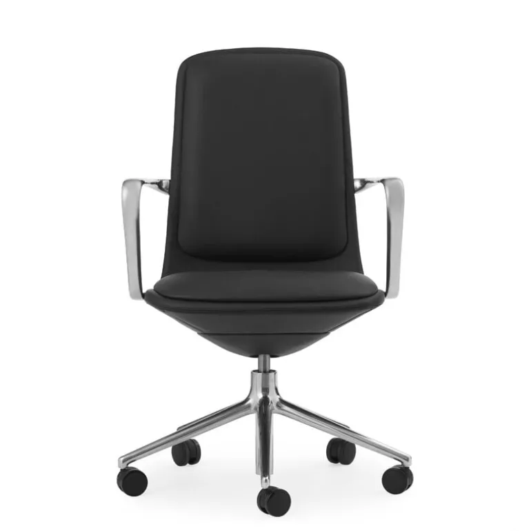Normann Copenhagen Off stol med 5 hjul, armstöd, aluminium - svart läder Ultra