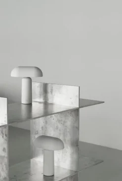 Normann Copenhagen Porta bärbar bordslampa, vit