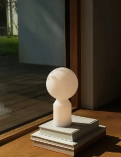 Normann Copenhagen Yo bärbar bordslampa, liten, vit
