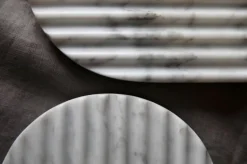 Northern Podium bräde, 40 cm, blandad vit marmor