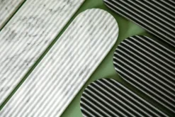 Northern Podium bräde, 90 cm, blandad vit marmor