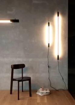 NUAD Radent vägglampa 135 cm, svart