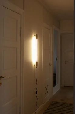 NUAD Radent vägglampa 70 cm, mässing