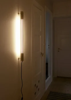 NUAD Radent vägglampa 70 cm, mässing