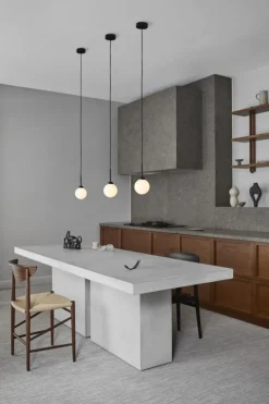 Nuura Apiales 1 hänglampa, satin svart - opalvit